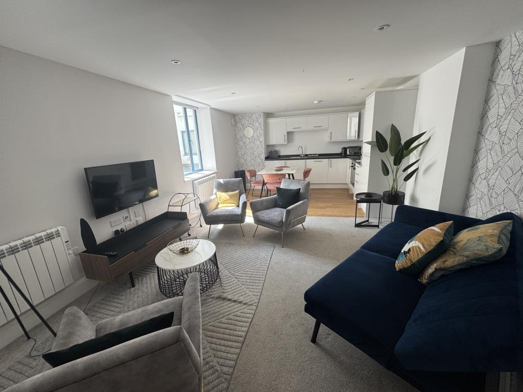 Lot: 125 - A WELL PRESENTED FLAT WITHIN CLOSE PROXIMITY TO TORQUAY HARBOUR - Living Room